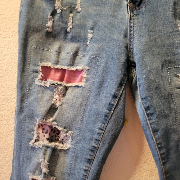 Trendy Distressed Straight Leg Jeans - Light Blue - Picture 4 of 7